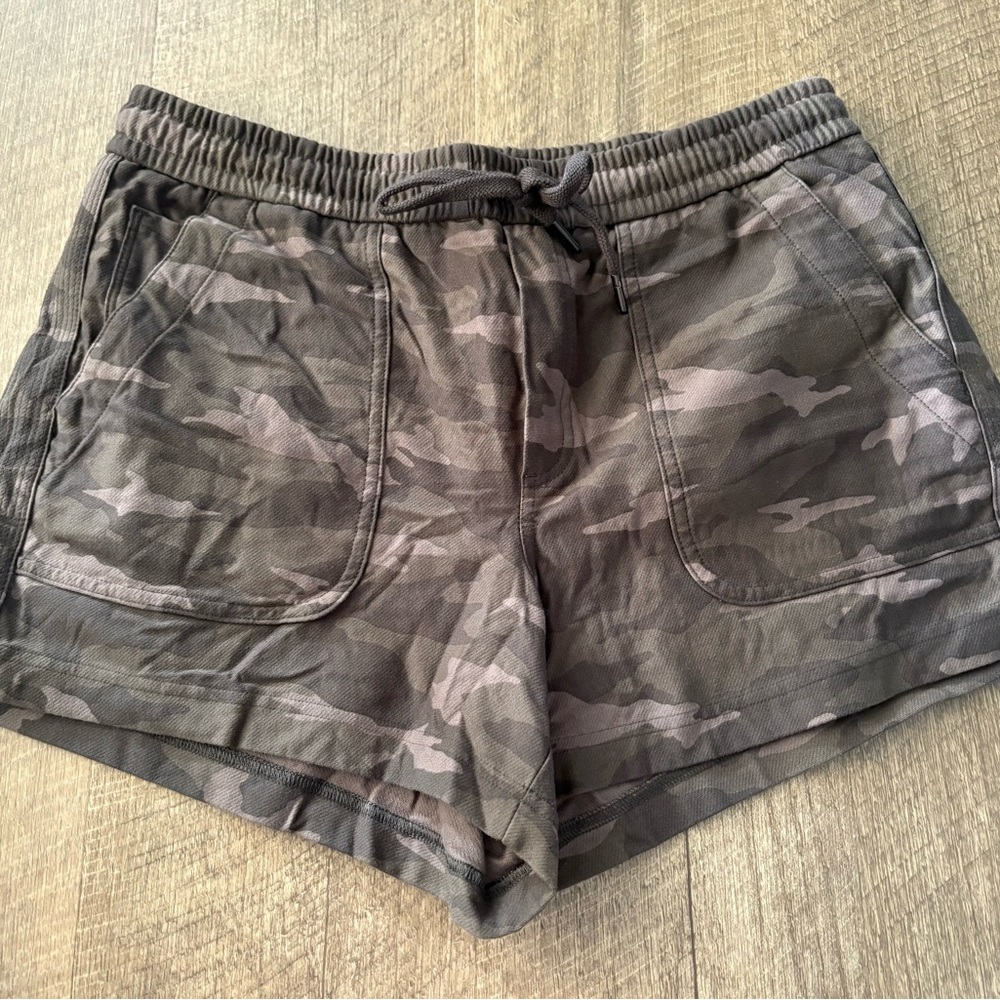 Athleta Camo Farallon Shorts - Picture 2 of 4